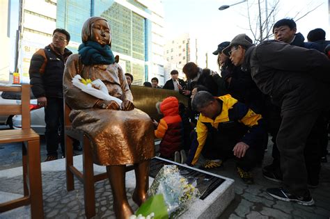 Japan Pulls Diplomats From South Korea Over Comfort Women Statue Wsj