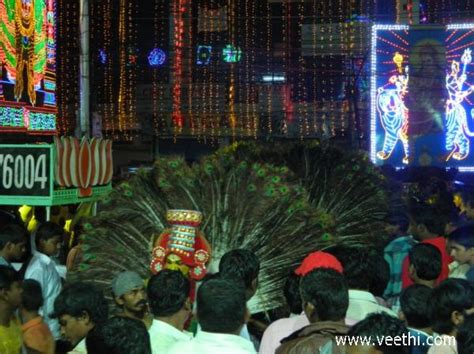 Potharaju Dances At Bonalu Festival Secunderabad Veethi