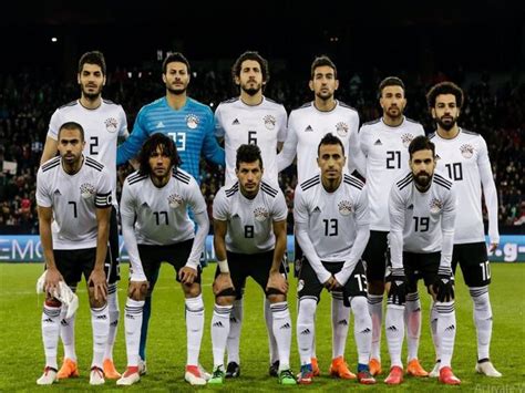 و قد هزم منتخب كرواتيا فى أخر مباراة له من منتخب بلجيكا بهدف نظيف ، أما منتخب إنجلترا فكل العيون تتجه عليه فى هذه البطولة باعتباره من أكثر المنتخبات المتوقع تألقها لما يملكه المدير الفنى مجموعة إنجلترا وكرواتيا. لماذا لم تُكتب أسماء لاعبي المنتخب على قمصانهم أمام ...