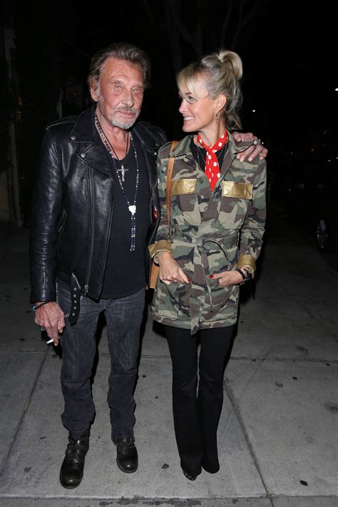 Publiée sur le compte instagram de laeticia hallyday, la photo est tirée d'une série de clichés effectuée par le magazine lui. Laeticia Hallyday : sa déclaration d'amour à Johnny sur ...