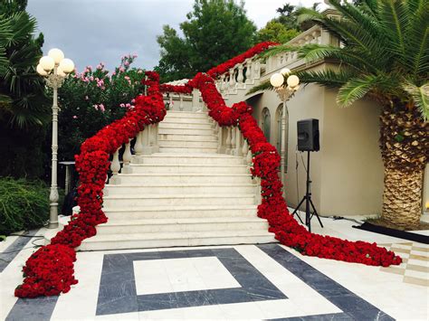 Hardy's took a famous ghost. Amazing floral wedding staircase made of red roses - Jeff Leatham Gallery | Wedding staircase ...