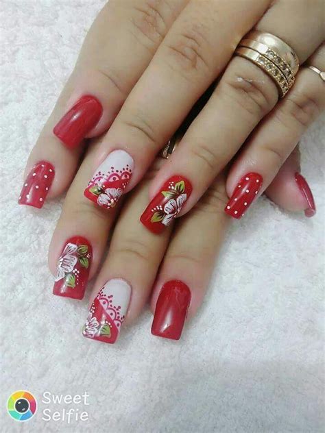 2 uñas decoradas con brillantes. Pin en Decoración de uñas