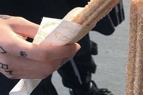 Tangan atau kaki terasa lemah; Bikin Heboh, Tato Jungkook BTS Permanen Atau Sementara? Halaman all - Kompas.com