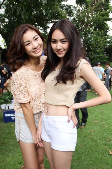 โฟร์ ศกลรัตน์ วรอุไร และ มด ณปภัช วัฒนากมลวุฒิ สองสาวดูโอสุดน่ารักโดนใจวัยรุ่นในยุคนั้นมากๆ ที่มา. ความน่ารัก ของ โฟร์มด อดีต ยัน ปัจจุบันจ้า