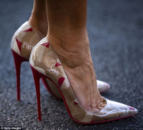 Melania Trump Wears Roland Mouret Dress And Louboutins In London Daily Mail Online