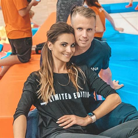 David limbersky ist nach seinem unter alkoholeinfluss verursachten autounfall von seinem klub viktoria pilsen sanktioniert worden. GALERIE: Limberský si s manželkou otevřel salon krásy ...