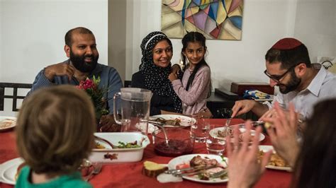 Muslims And Jews Break Bread And Build Bonds The New York Times