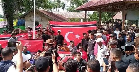 Bendera Bulan Bintang Besar Berkibar Di Aceh Timur