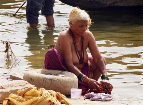 Nepali Women Bathing In River Cumception
