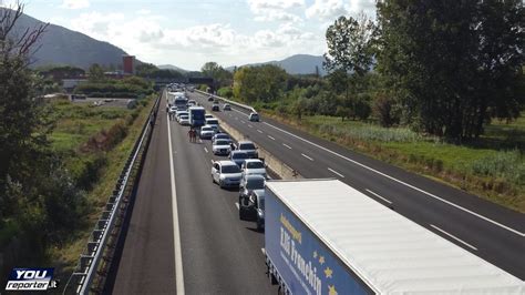 Per soccorrerli è comunque giunta l'eliambulanza. Camion in fiamme su A11 tra Lucca Est e Capannori - 01-09 ...