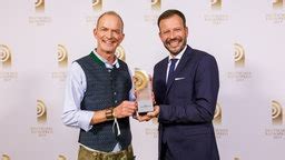 Here you may listen to live online station radio gong 106.9 right now for free. Beste Programmaktion: "Gong 96.3 Team Taxi" | Deutscher Radiopreis - Gala 2019 - Preisträger
