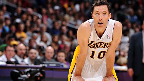 steve nash of los angeles lakers leaves game against chicago bulls