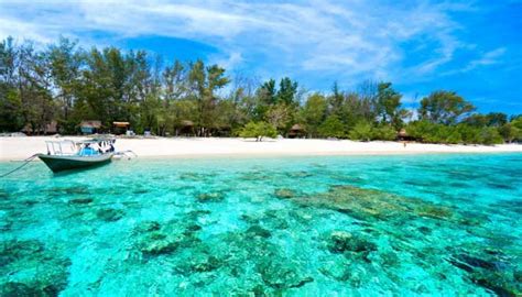 11 Destinasi Pulau Terindah Di Indonesia