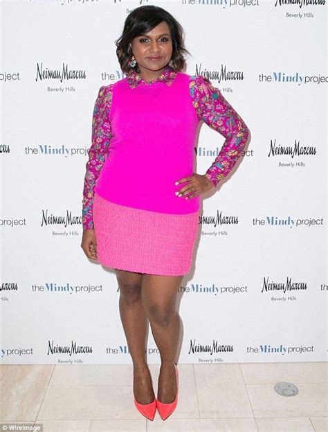 Pretty In Pink Mindy Kaling Turns Every Head In Bold Outfit Mindy Kaling Style Mindy Kaling