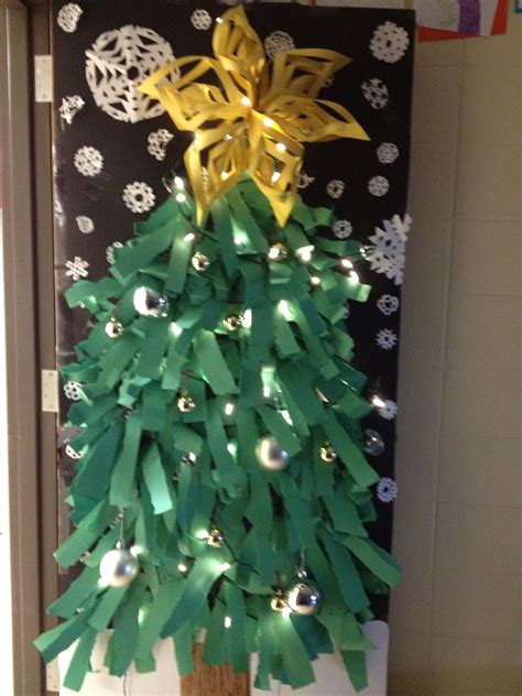 10 Christmas Tree Door Decor Decoomo