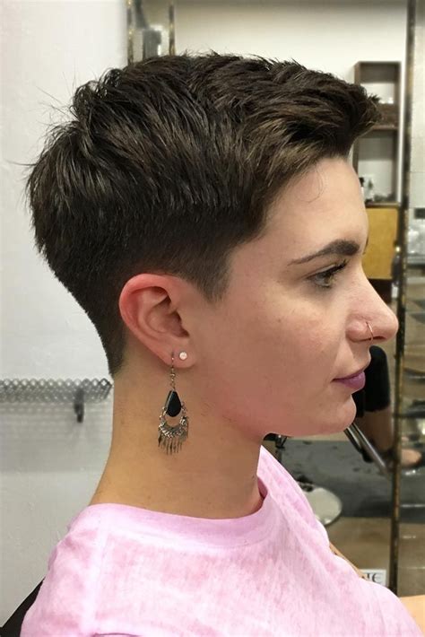 This trend is a perfect way to have an edgy, short cut without sacrificing all of your lengths. Hairstyle Trends - 29 Modern Androgynous Haircuts for Everyone (Photos Collection) in 2020 ...