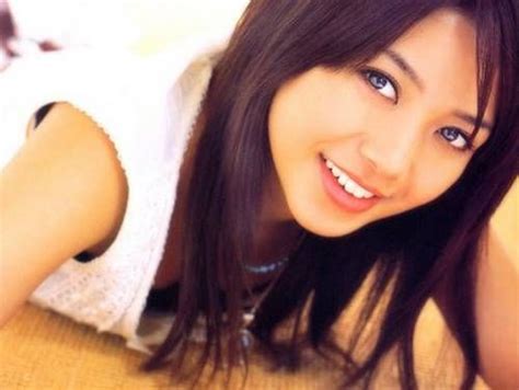 20 mulheres consideradas bonitas no Japão Yu Hasebe Japonesa linda