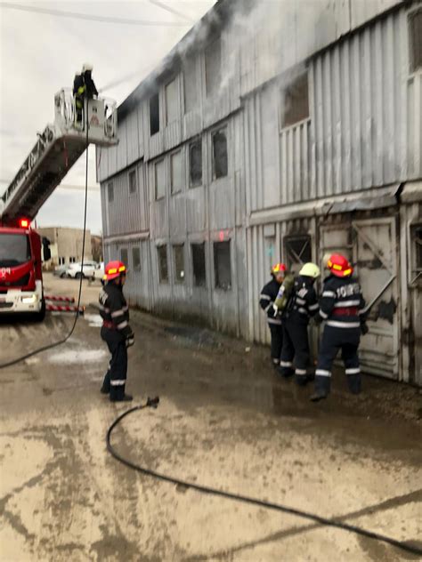 11, verificarea, reincarcarea si repararea stingatoarelor de incendiu trebuie efectuata doar de catre persoane autorizate in conditiile legii. Incendiu lângă o benzinărie din Cluj-Napoca. A luat foc o ...
