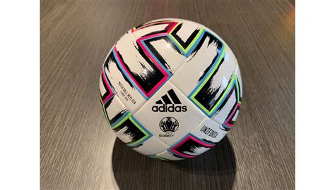 Typically, their circumference is between 27 to 28 inches. Official Football Euro 2020 - Signed by Messi - CharityStars