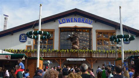 Lowenbrau — löwenbräu la brasserie löwenbräu, août 2006 löwenbräu est une brasserie de munich qui produit une bière traditionnelle de pur style munichois. Löwenbräu-Festzelt auf dem Oktoberfest 2015 in München