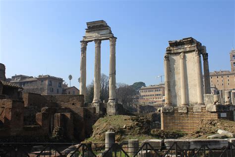 Rome,le forum romain, le temple de Vesta