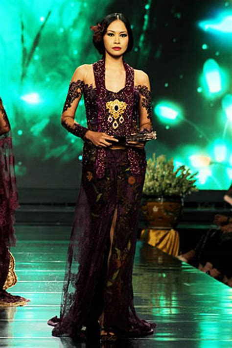 trend fashion: gaun batik anne avantie