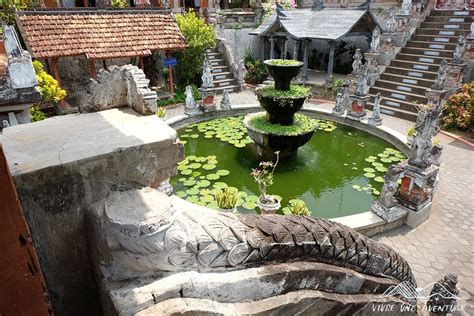 La Source Chaude De Banjar Et Un Borodurur à Bali Bali Source Chaude