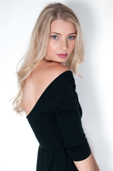 Nicholle Hembra A Model From United Kingdom Model Management