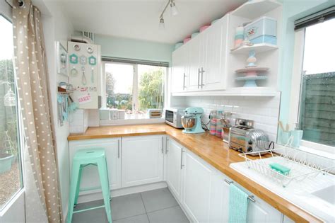 Delicate Designs Creating A Beautiful Pastel Kitchen Better Housekeeper