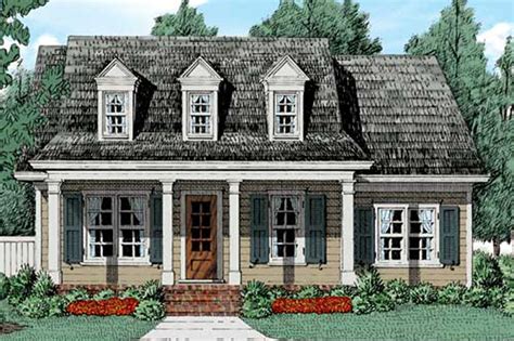 Single Story 2 Bedroom Colonial Home With Split Bedroom House Plan