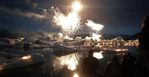 Feuerwerk Bei Der Gletscherlagune Jökulsárlón Guide To Iceland