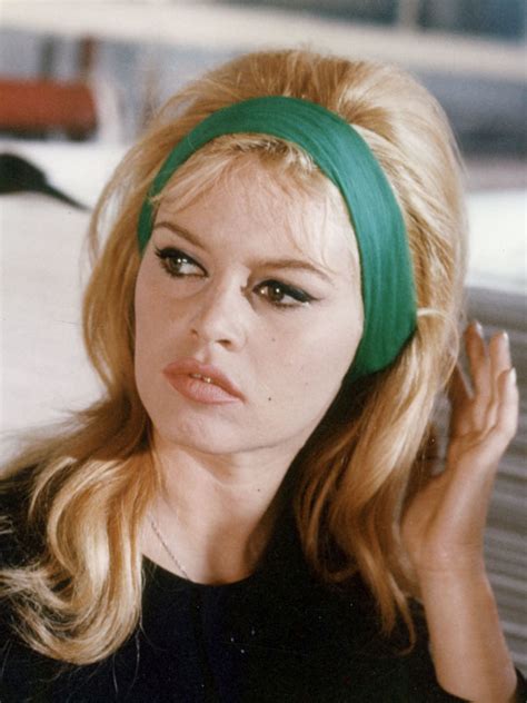 Hello yes, i am finally in a new flat yay, i didn't do my usual hi because, i just wanted to surprise you. Brigitte Bardot Hairstyles - Brigitte Bardot Best Hair Looks