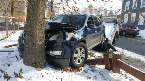 One Injured After Car Crashes Into Tree In Meriden