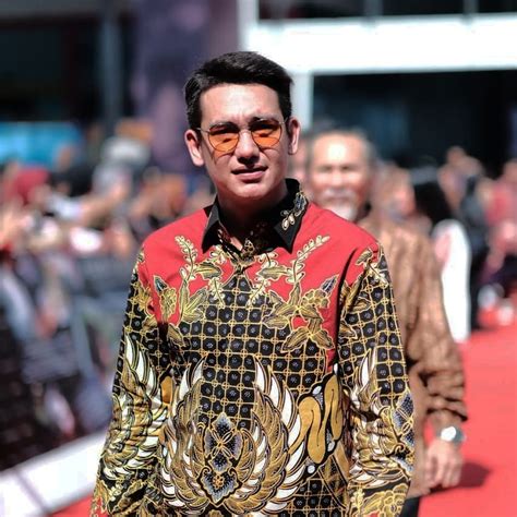 Meskipun pernikahannya telah berlalu, aktor adipati dolken pun hingga kini tak mampu melupakan momen bahagia. Biodata,Profil dan Fakta Menarik Adipati Dolken