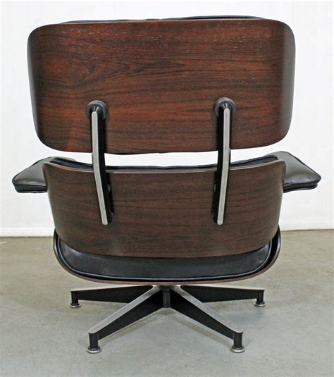 Today it is widely recognised to be a classic in the history of modern furniture design. Mid-Century Modern Eames Herman Miller Rosewood Lounge Chair 670 and Ottoman 671 For Sale at 1stdibs