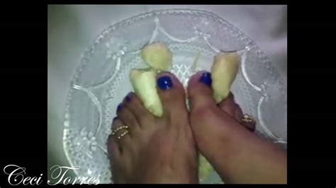 Aplastando Platano Con Los Pies Banana Foot Crush Youtube