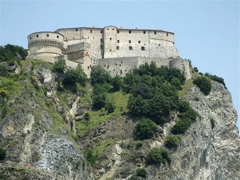 Borgo san leo nero d'avola, sicily, italy. Borgo di San Leo (RN)