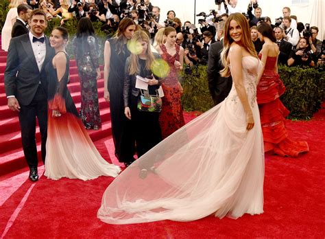 Heres How Much Celebrities Are Paid To Wear Dresses On The Red Carpet