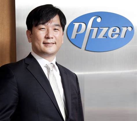 A씨는 어떻게 방금까지 멀쩡하게 계시던 분이 하필 화이자 백신 2차 접종 이틀 만에 이렇게 돌아가실 수 있는지 도저히 납득이 안 되고 너무 억울하고 분하다고 호소했다. 한국화이자제약, 오동욱 대표이사 선임 | Save Internet 뉴데일리