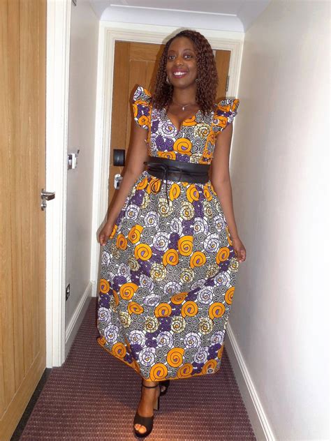 Model robe pagne africain robe africaine stylée couture africaine femme modele de robe africaine robe africaine tendance mode africaine femme coudre une robe droite avec encolure bardot, un joli modèle en pagne pour cet été 2020. Robes longues en pagnes africains | Modele de robe africaine, Robe africaine, Modèle de robe