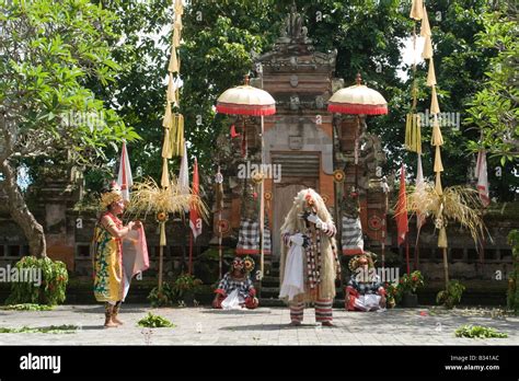 In Batubulan Bali Indonésie The Prince And The Witch In The Barong