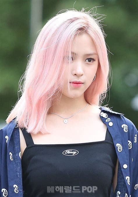 These Three Idols Are All Rocking Pink Hair And People Are In Love