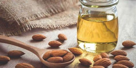 في الواقع لا يوجد العديد من الاستخدامات والفوائد لزيت اللوز المر للوجه حيث إنّ. ما هي فوائد زيت اللوز المر للوجه .. 8 فوائد لجمالكِ وبشرتكِ