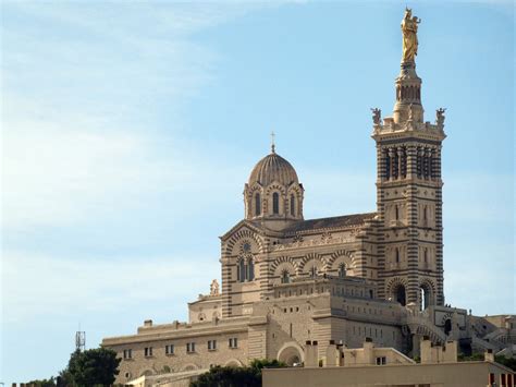 Notre Dame De La Garde Emblème De Marseille