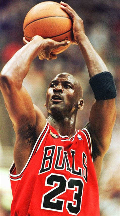 Michael jordan's attempts to play professional baseball got off to a slow start, but if the g.o.a.t but people close to michael jordan were not completely surprised. Biografi Pemain Bola Basket Dunia "Michael Jeffrey Jordan ...