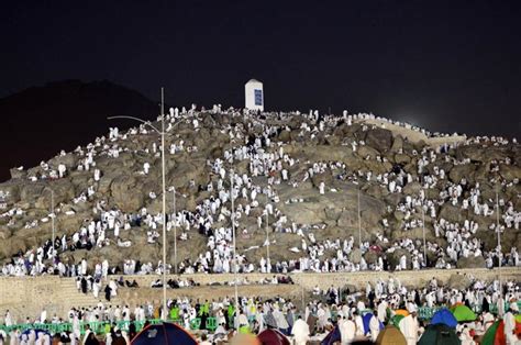 من المتعارف عليه أن أيام العيد هي إجازة رسمية للعاملين بالقطاعين العام والخاص بجميع البلدان العربية والإسلامية، وتكون بداية أيام إجازة العيد من يوم وقوف. ماهو جبل الرحمة في عرفات والذي يتجة لة الحجاج يوم عرفة