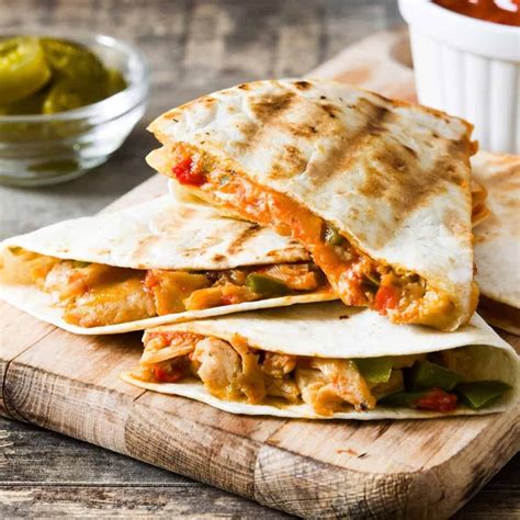 It's creamy, full of flavor, a little tangy, and just spicy enough (not to mention downright delicious). Taco Bell Quesadilla & Sauce Recipe (CopyCat ...