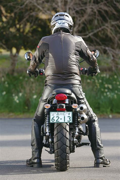 Thruxton custom, handcrafted parts and modification projects of thruxton motorcycles with cafe racer, dirt track, brat and street styles. RIDING POSITION - 「パワー増強と足回りの充実!『TRIUMPH STREET SCRAMBLER ...