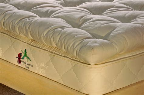 Saatva's talalay latex topper is 1.5'' thick and has medium supportiveness with a subtle bounce of pressure relief. Organic Wool Mattress Topper | Natural Latex Mattress ...