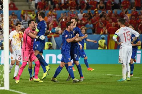 Este jogo terá uma transmissão exclusiva do canal sportv. Goleiro da Croácia admite ajuda de Modric para pegar pênalti de Ramos | LANCE!